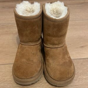 Toddler girls size 9 Ugg boots